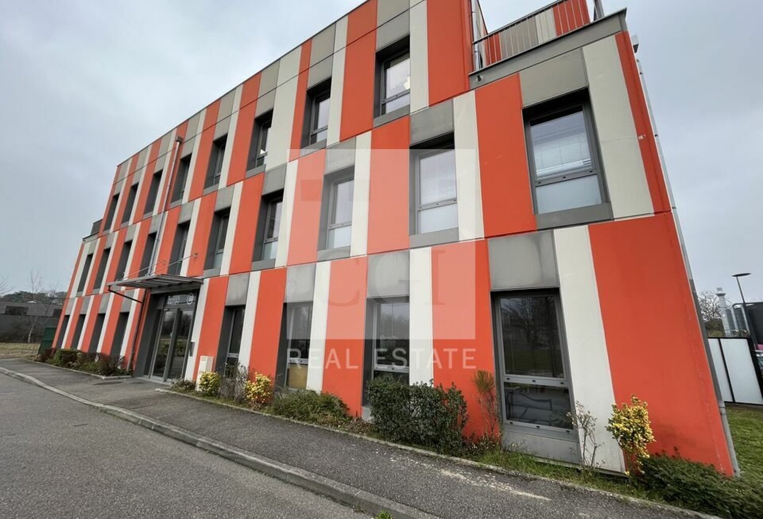 BUREAUX à LOUER — photo 1