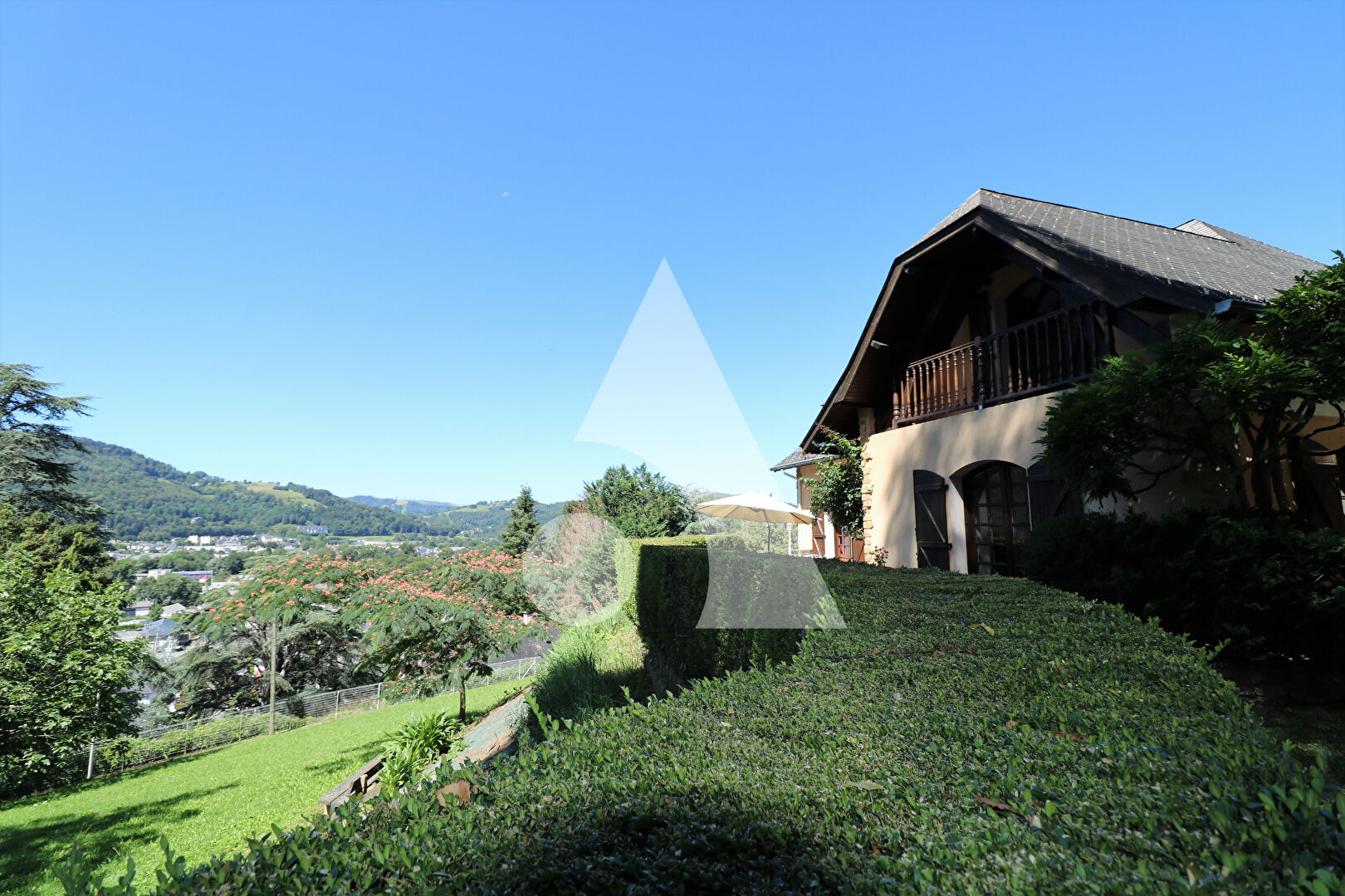 Villa / Maison  T9 à vendre Bagnères-de-Bigorre 65200