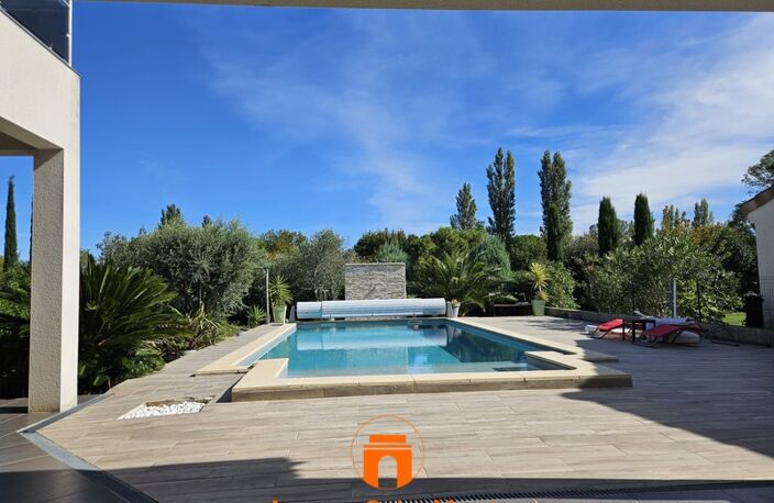 Villa — photo 2
