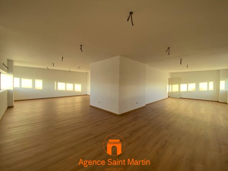 Local Commercial — photo 1