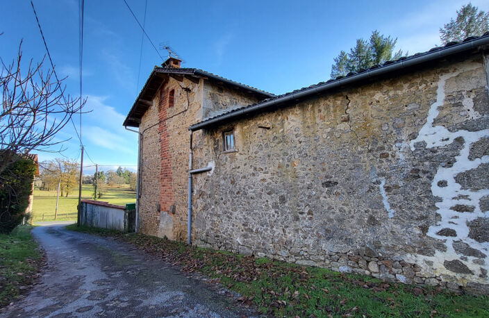 Ensemble en pierre à rénover d'une surface totale de 222 M2 — photo 2