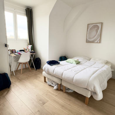 Appartement 5 pièces 355 €