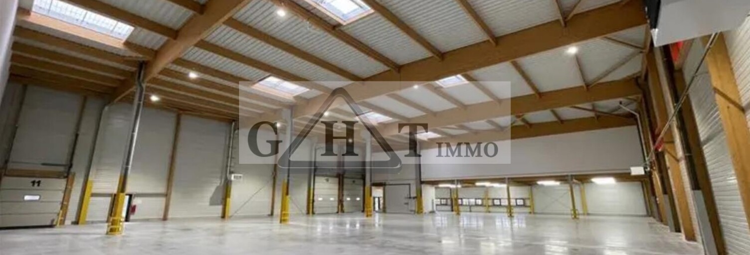 Local industriel  1636 m² à louer à Brie-Comte-Robert (77170)