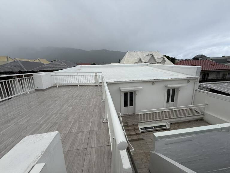 APT F5/6 de 200 m2 à Proximité de la rue piétonne Saint Deni — photo 1