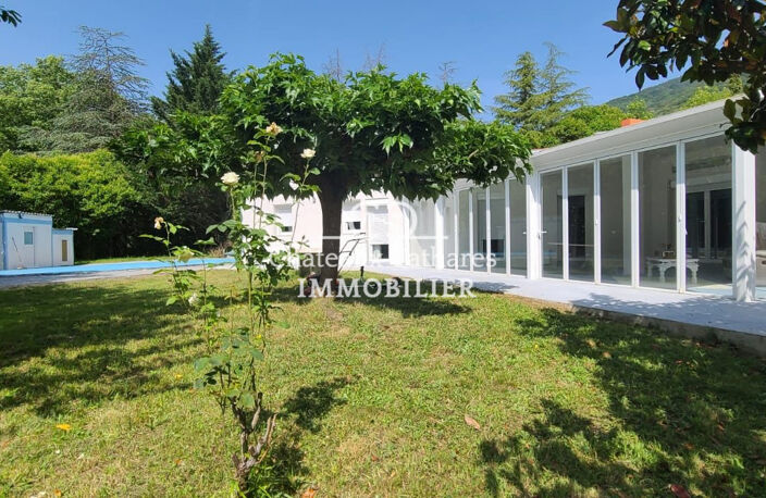 Villa rénovée de plain pied sur 1900 m² de terrain - Puilaure — photo 3