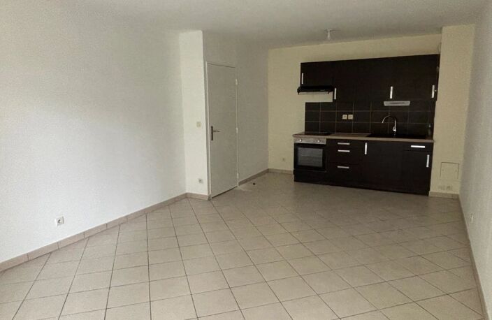 A LOUER - Appartement 2 pièces à CHARTRES avec parkings — photo 3