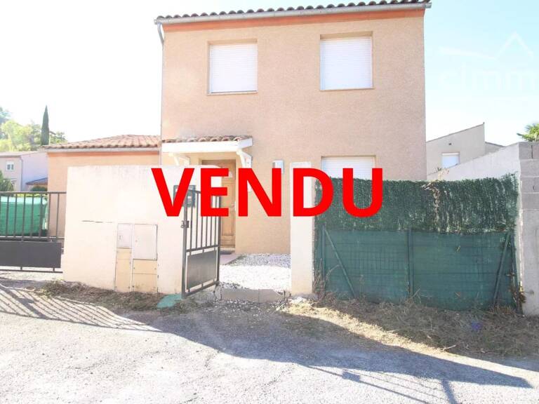 VENDU une villa avec un jardin clôturé et un garage — photo 1