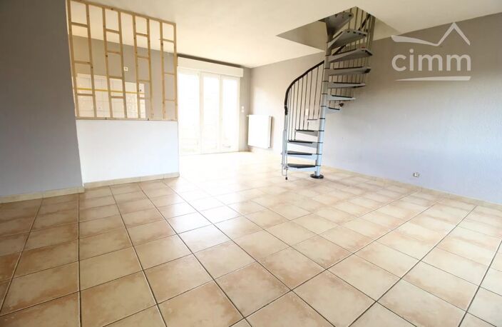VENDU une villa avec un jardin clôturé et un garage — photo 3