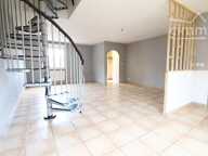 VENDU une villa avec un jardin clôturé et un garage — photo 4