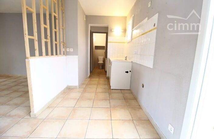 VENDU une villa avec un jardin clôturé et un garage — photo 5