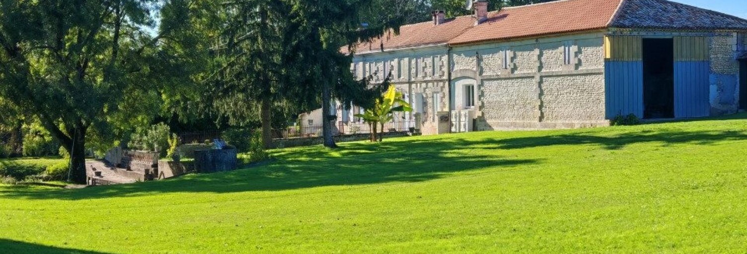 Maison 9 Pièces 305 m² à vendre à Semoussac (17150)