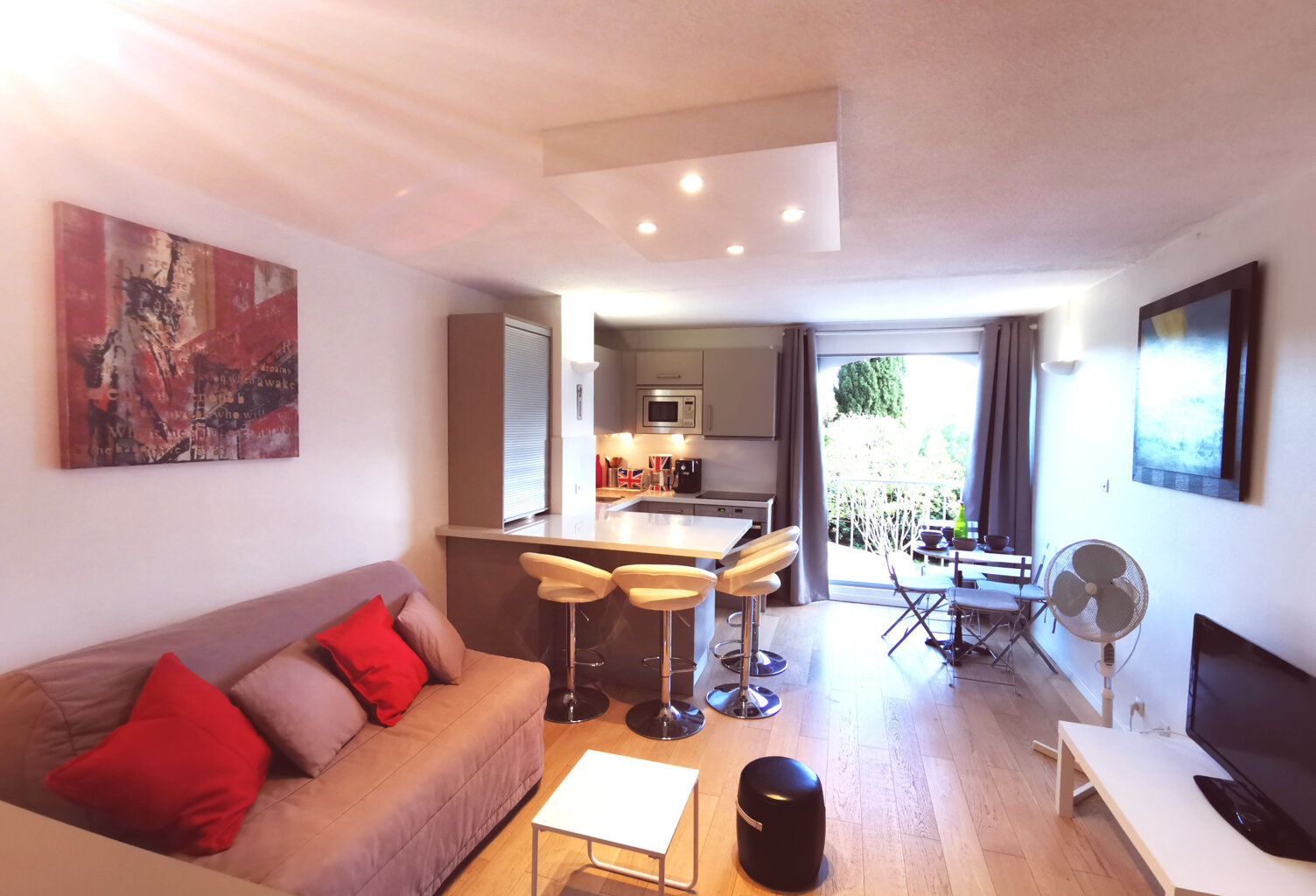 Magnifique Studio Refait à Neuf Proche des Plages — photo 1