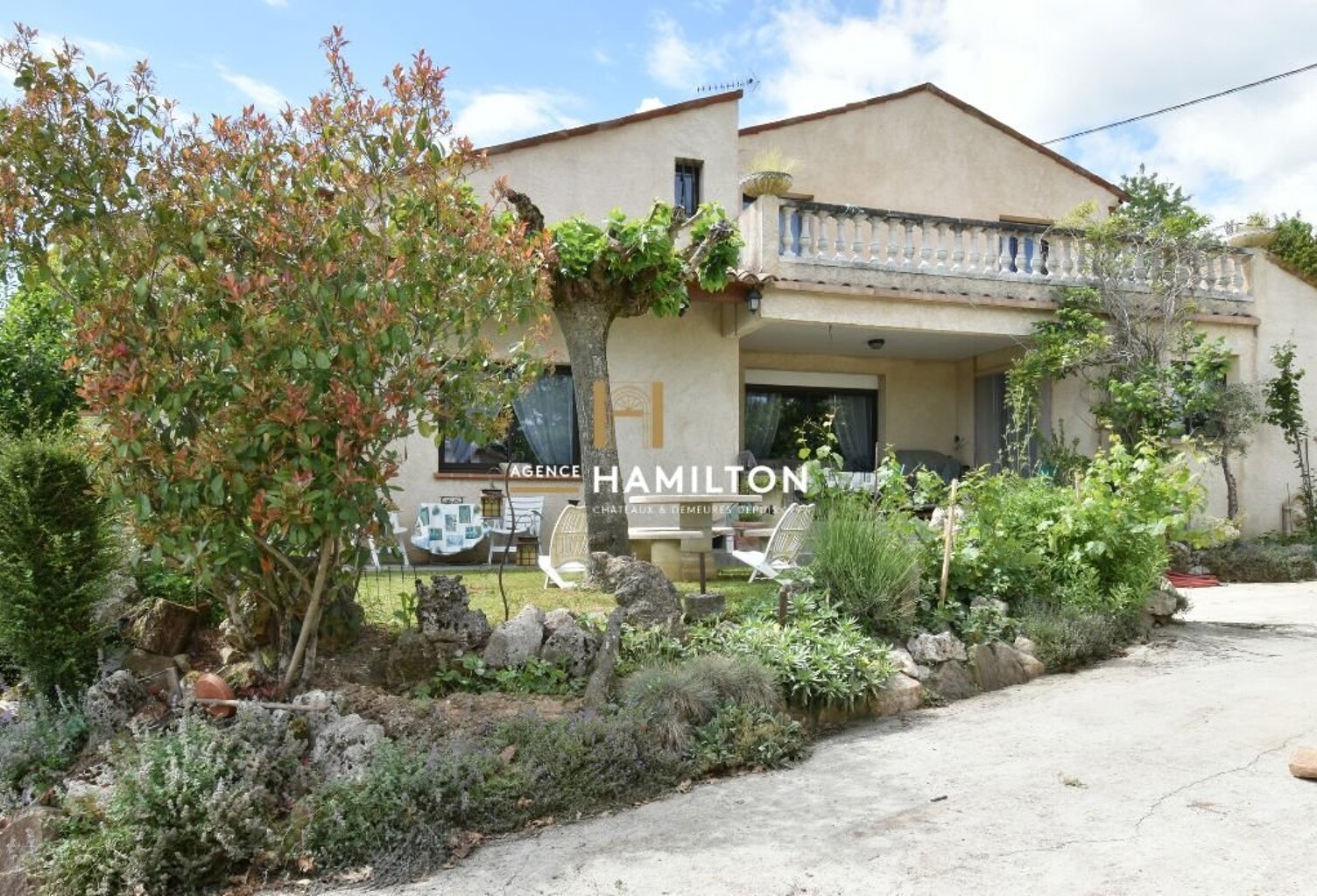 Villa — photo 1