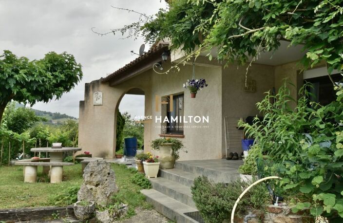 Villa — photo 2