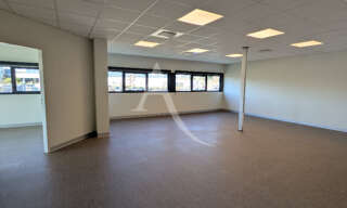 Bureau  85 m² à louer à Pujaudran (32600)