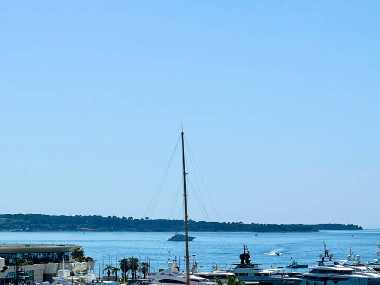 CANNES HYPER CENTRE PENTHOUSE T4 DE 210M2 TERRASSE 30M2 VUE — photo 1