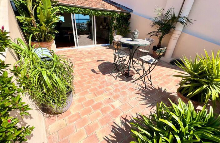 CANNES HYPER CENTRE PENTHOUSE T4 DE 210M2 TERRASSE 30M2 VUE — photo 2