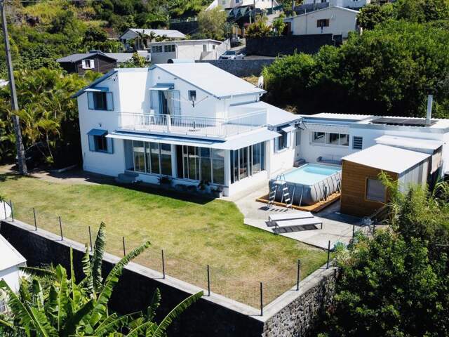 Maison T5/6 de 189 m2 habitable à l'Etang Salé Les Hauts — photo du bien