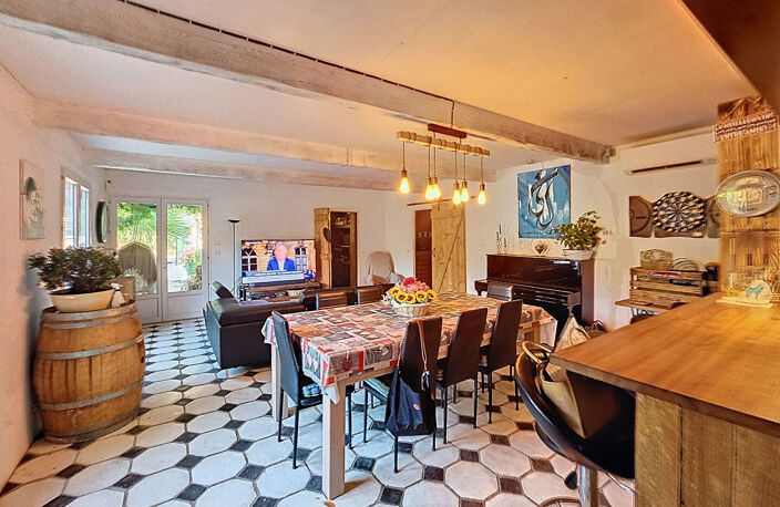 Six Fours les Plages - Maison de plain-pied de 7 pièces avec ... — photo 2