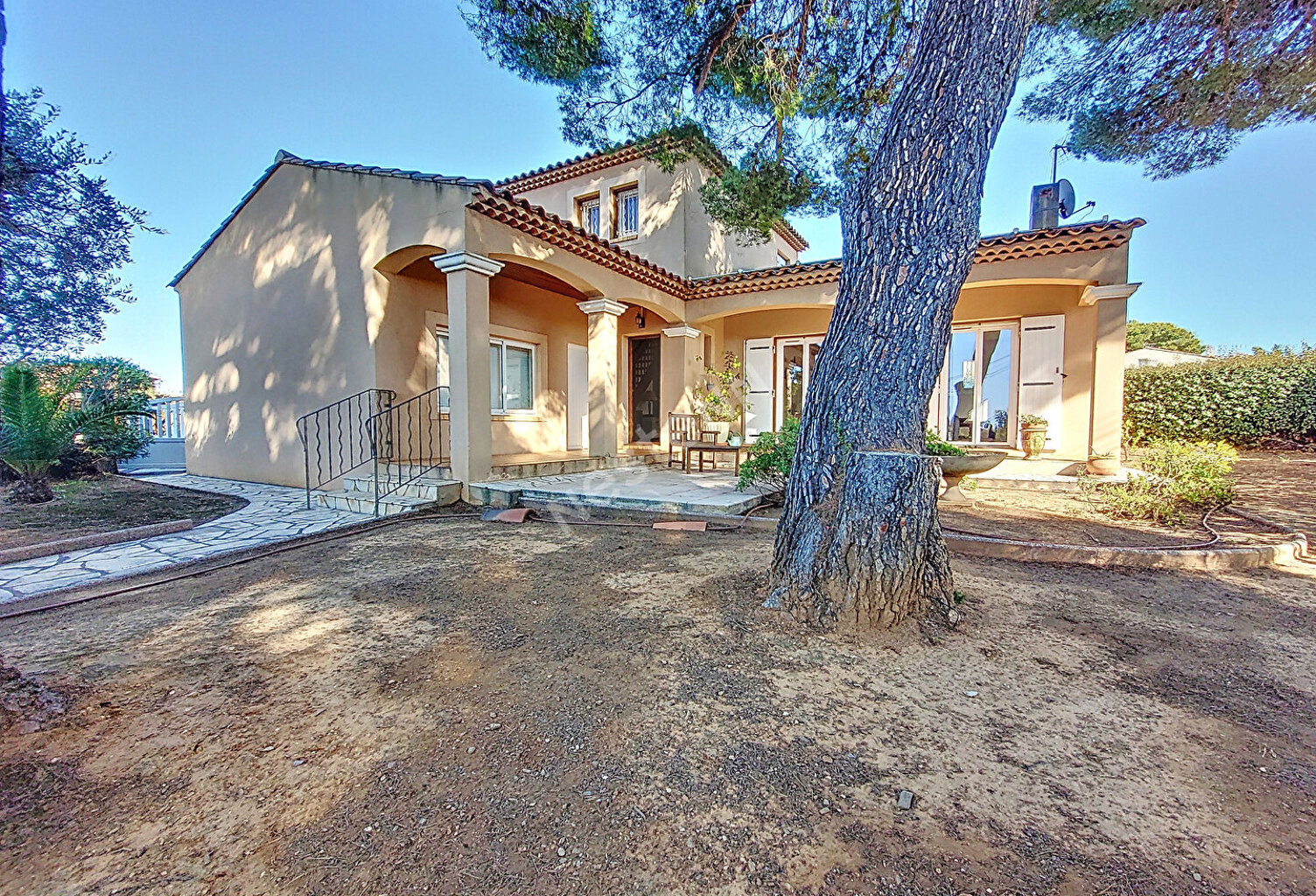 Maison 4 pieces  Six Fours de 123 m2 sur 598 m2 de terrain — photo 1