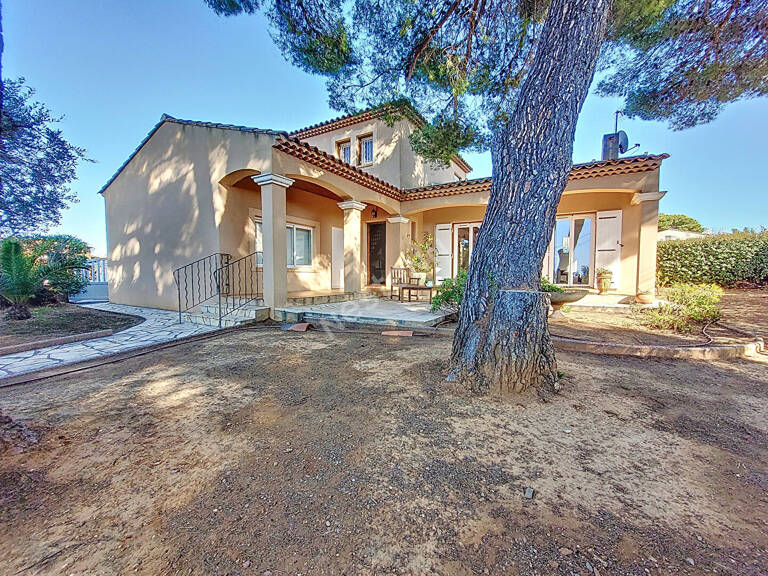 Maison 4 pieces  Six Fours de 123 m2 sur 598 m2 de terrain — photo 1