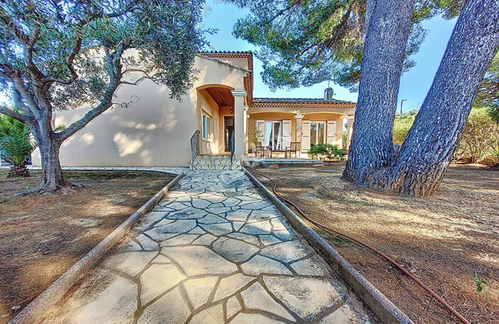 Maison 4 pieces  Six Fours de 123 m2 sur 598 m2 de terrain — photo 3
