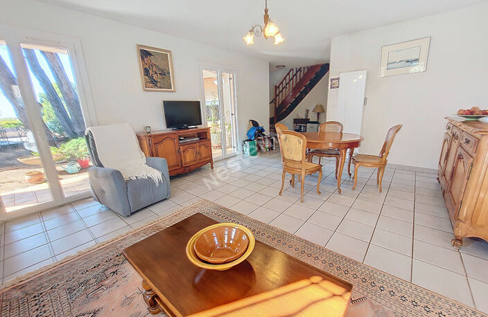 Maison 4 pieces  Six Fours de 123 m2 sur 598 m2 de terrain — photo 5