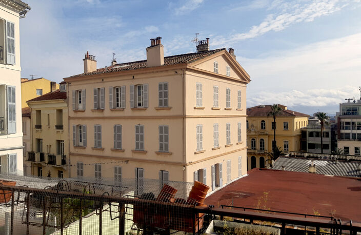 APPARTEMENT T6  CINQ CHAMBRES A RENOVER — photo 3