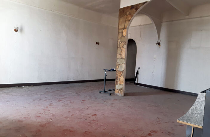 APPARTEMENT T6  CINQ CHAMBRES A RENOVER — photo 5