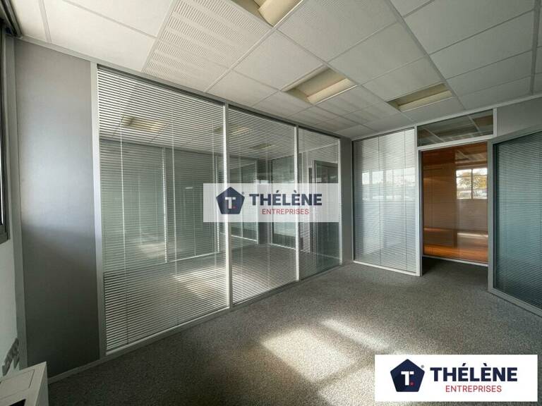 BUREAUX à LOUER — photo 1