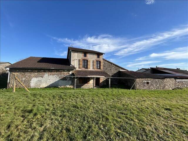 Maison en pierre de 3 pièces principales — photo du bien