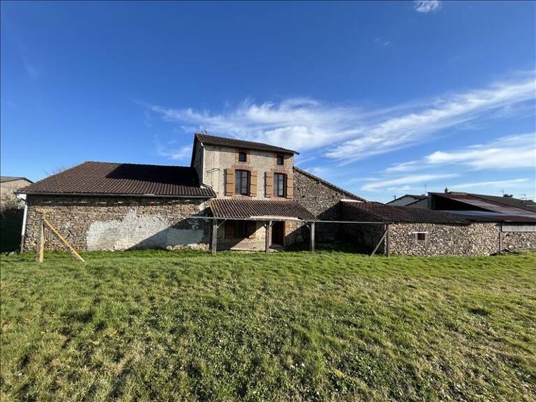 Maison en pierre de 3 pièces principales — photo 1