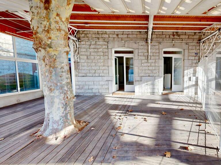 Pas de porte à vendre avec terrasse spacieuse — photo 1
