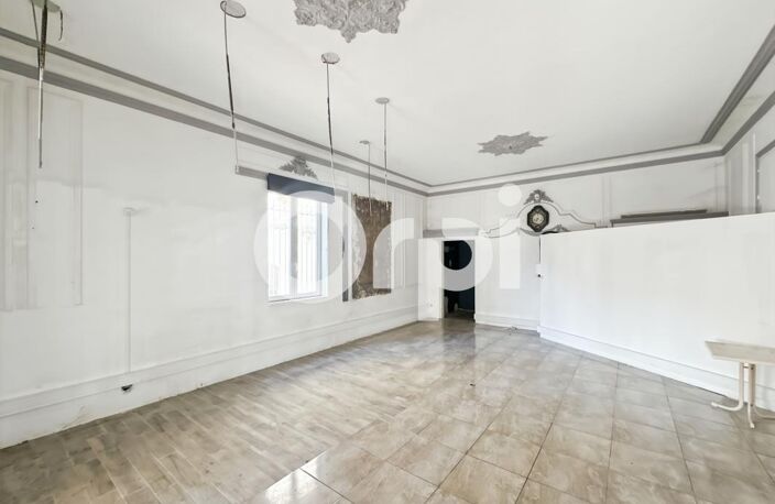 Pas de porte à vendre avec terrasse spacieuse — photo 2