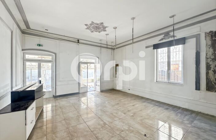 Pas de porte à vendre avec terrasse spacieuse — photo 3
