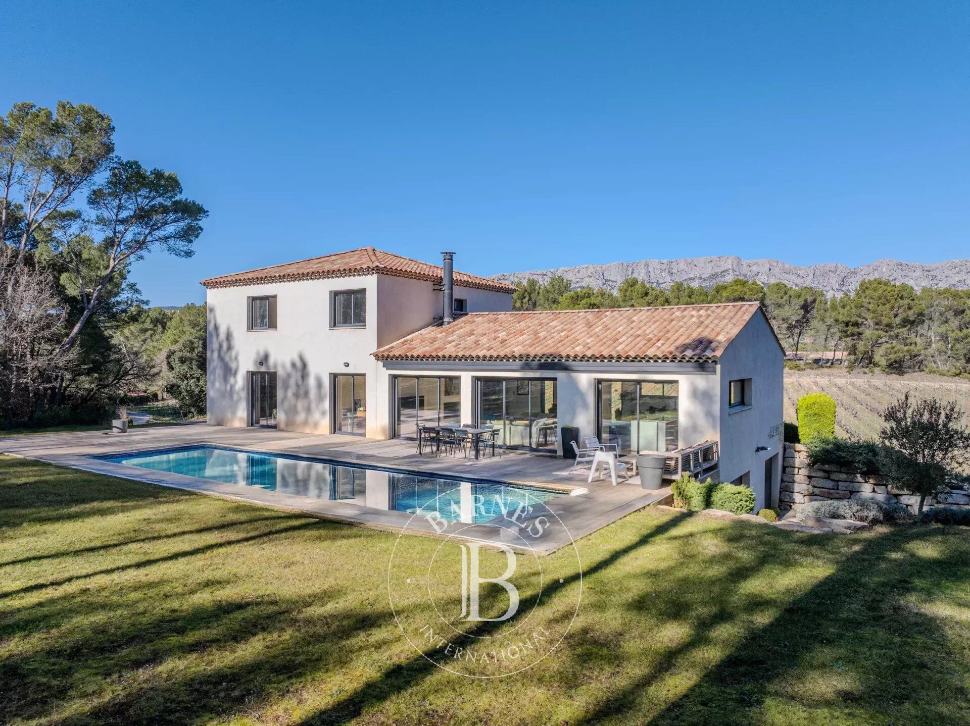 Villa / Maison 8 pièces  à vendre Aix-en-Provence 13100
