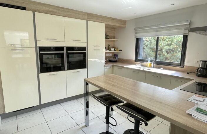 CONTEMPORAINE - VIE DE PLAIN PIED - 4 CHAMBRES — photo 4