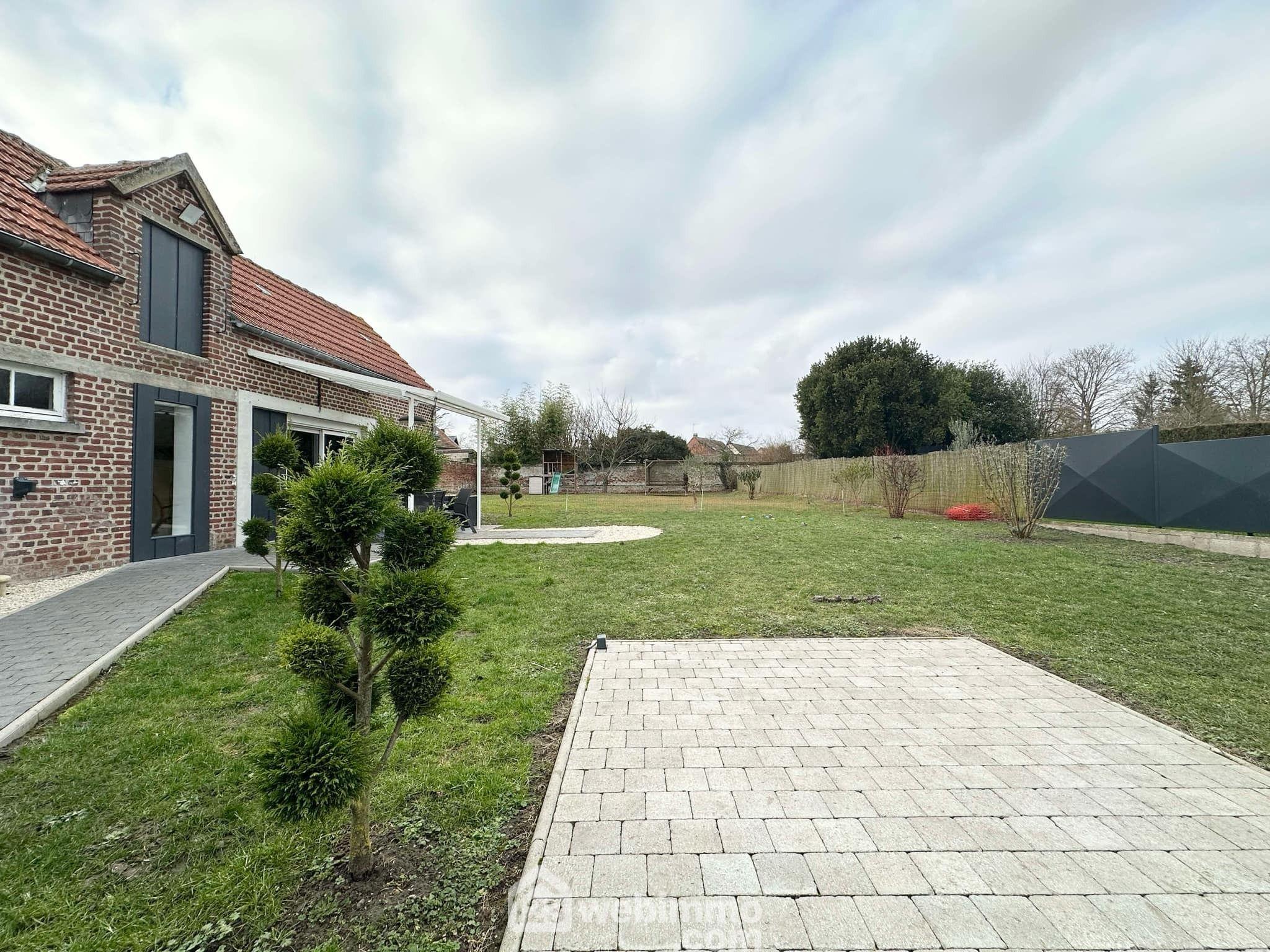 Photo Maison de maître - 200m² - Couvron-et-Aumencourt image 1/4