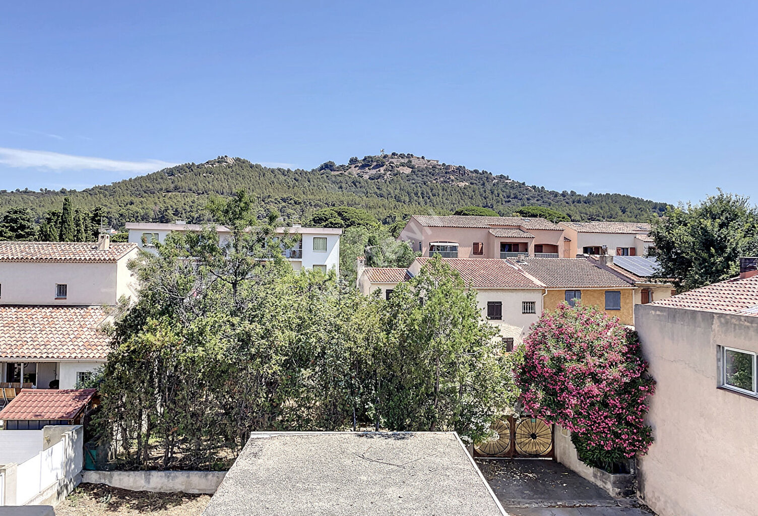Appartement Six Fours Les Plages de 3 pièces avec terrasses — photo 1