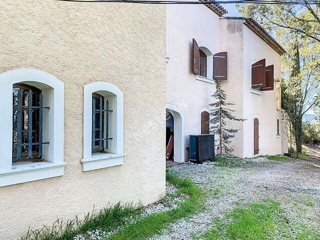 Maison La Seyne/Ollioules T6 de 172m² sur un terrain de 2730 m² — photo du bien