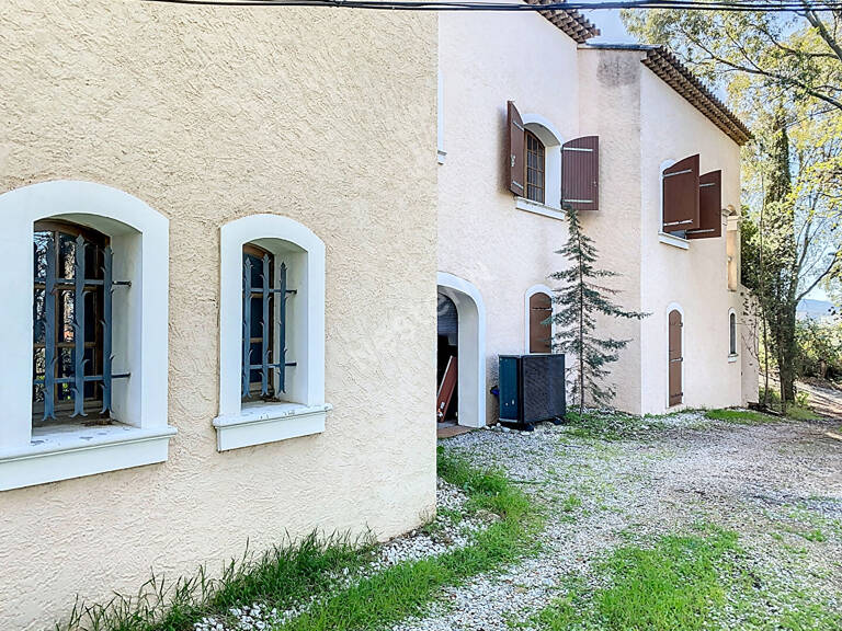 Maison La Seyne/Ollioules T6 de 172m² sur un terrain de 2730 m² — photo 1