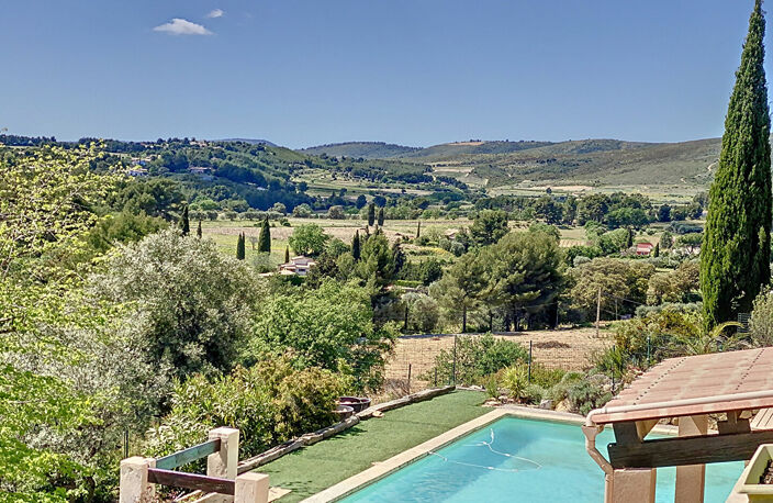 Maison Le Castellet de 9 pièces de 264 m² avec Piscine et Jac... — photo 2