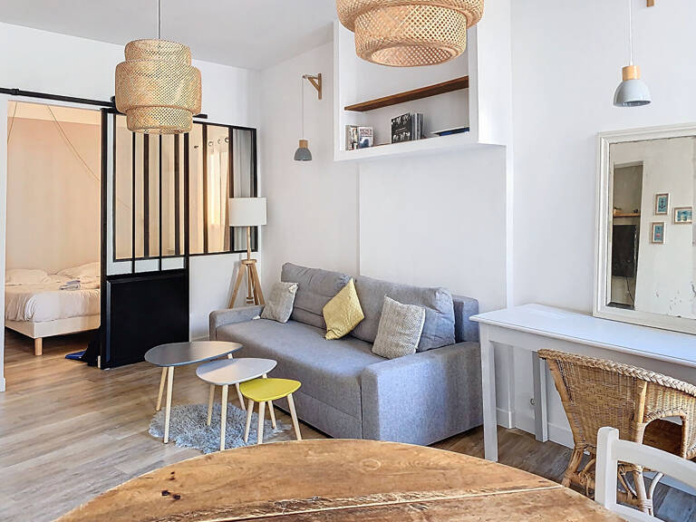 Appartement Toulon T1 Bis de 36.70 m²  Place Louis Blanc vue ... — photo 1