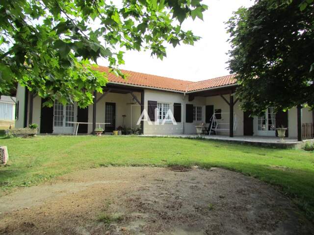 Maison de village proche de Ruffec — photo du bien
