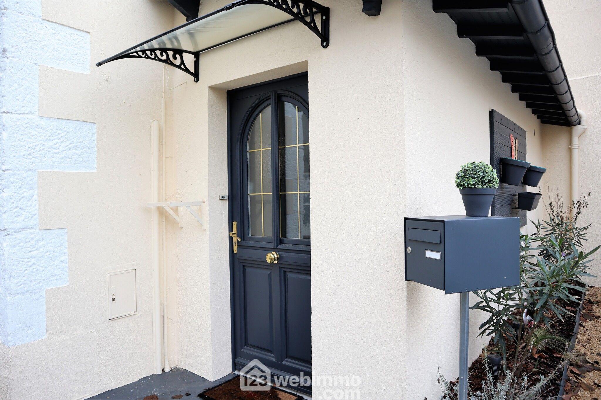 Photo Maison - 194m² - Valdivienne image 1/4