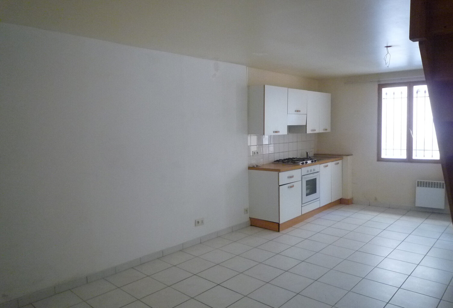 Lambesc centre village appartement avec une chambre, un bure — photo 1