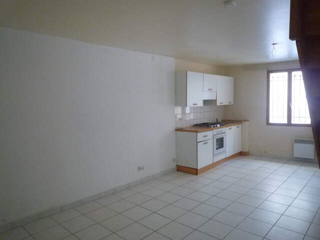 Lambesc centre village appartement avec une chambre, un bure — photo du bien