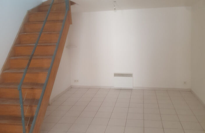 Lambesc centre village appartement avec une chambre, un bure — photo 3