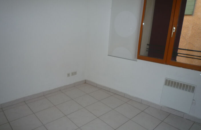 Lambesc centre village appartement avec une chambre, un bure — photo 5