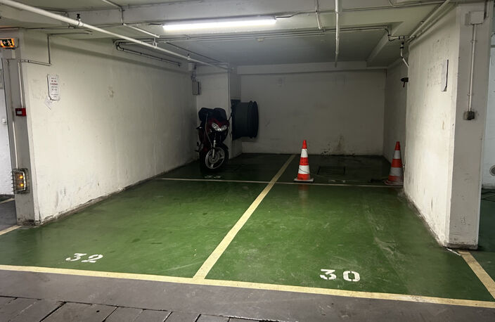 PARIS IIéme: Rue de la Paix: LOT DE 4 PARKINGS — photo 3